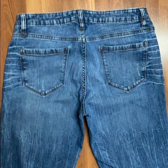 Bluenotes Mid Rise Crop Boyfriend Jeans - Picture 9 of 10